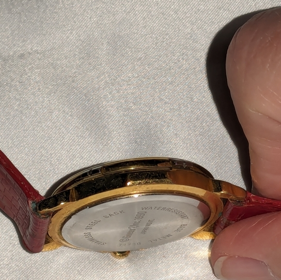 Vintage 1990 Guess Inc watch - Picture 10 of 16